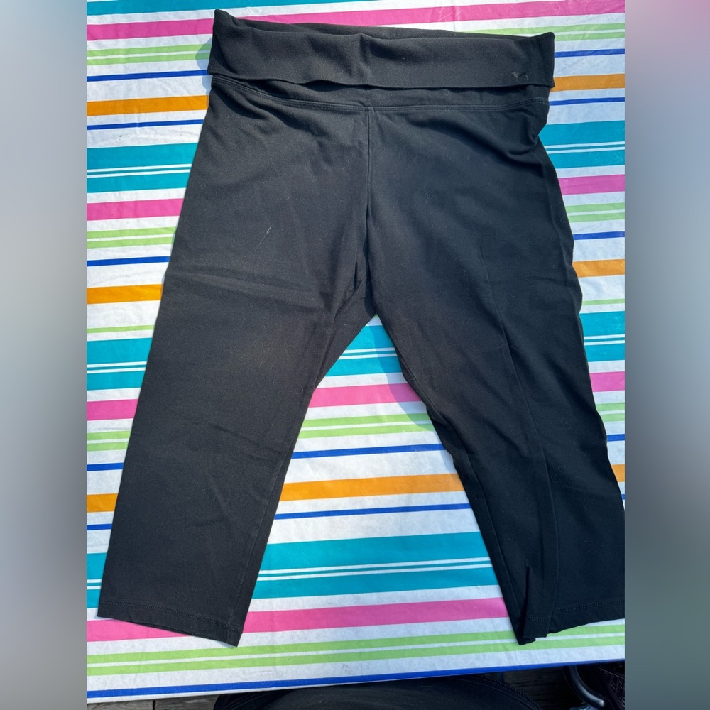 Victoria's Secret Black Cropped Leggings